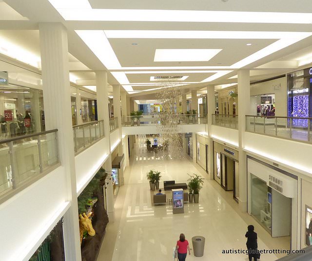 Taking your kids with Autism to the Mall of America first floor