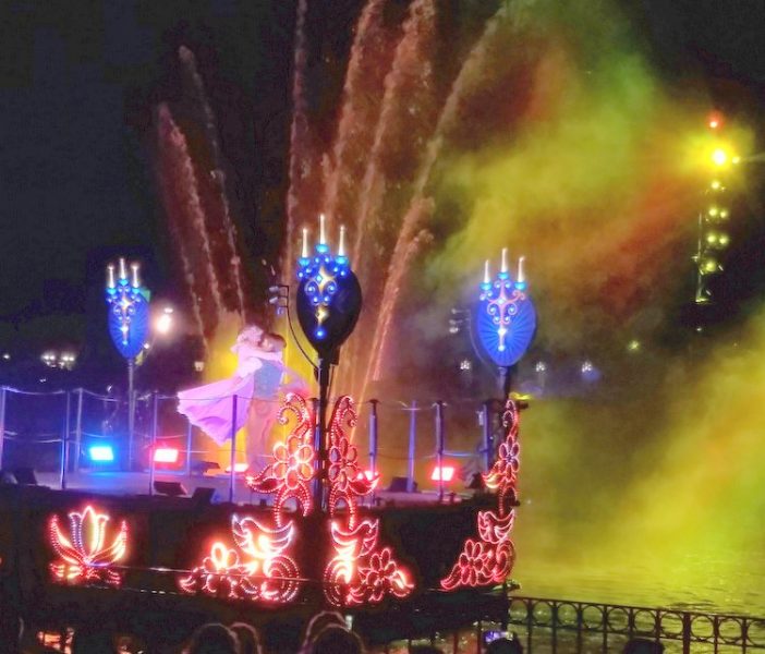 News from Disney Social Media Moms 2017 Disneyland Celebration boat fireworks