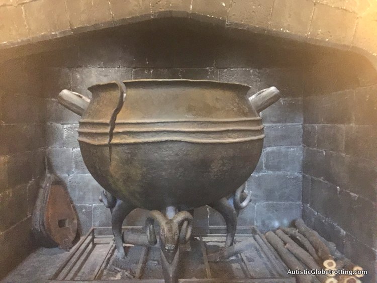 Universal Studios Must Try Harry Potter Foods and Drinks cauldron