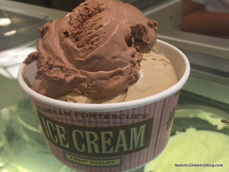 Universal Studios Must Try Harry Potter Foods and Drinks ice cream in holder