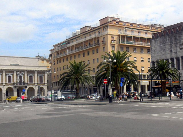 Top Seven Attractions for Families in Pisa Italy building